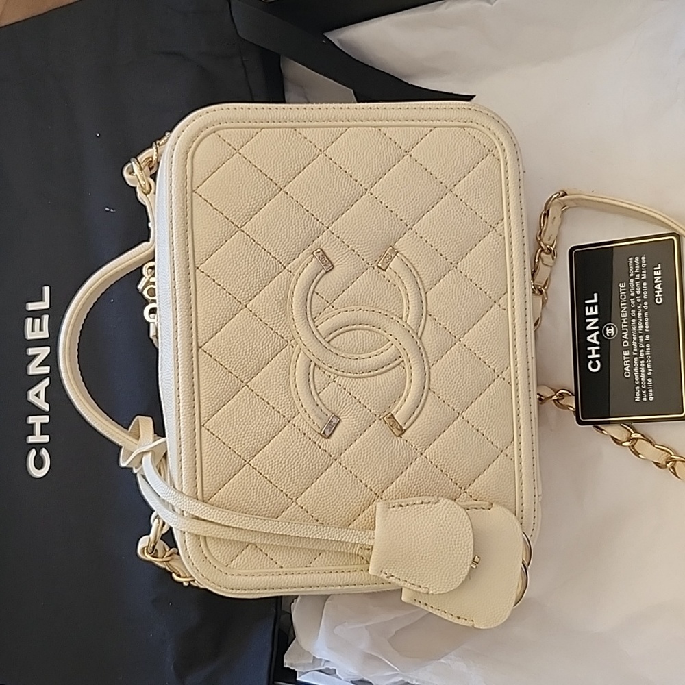 EUC Chanel Caviar Medium Vanity Case Off White/Silver Hardware